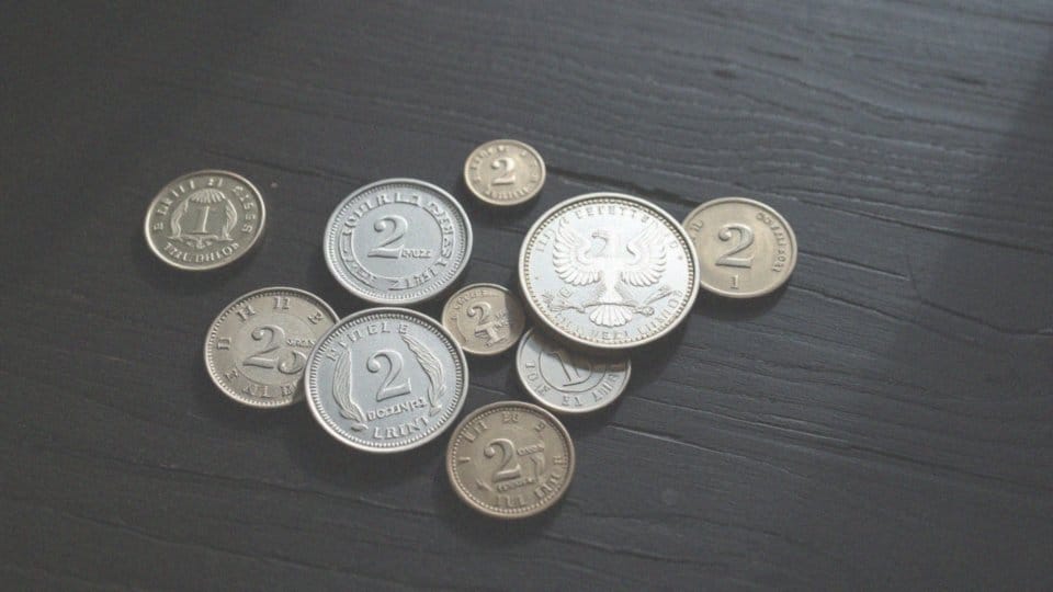 Jakie są przykłady nominałów monet w Polsce?